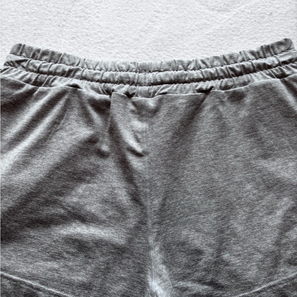 Vuori Gray Performance Shorts Drawstring Zip Pock… - image 6